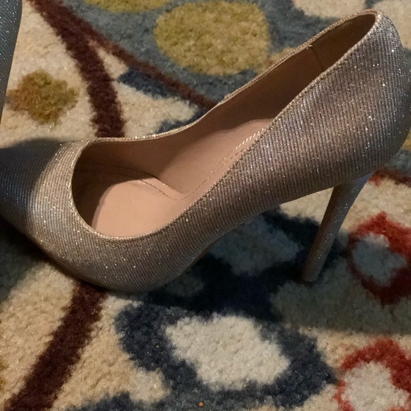 Pointed Shiny Pumps - Picture 2 of 4